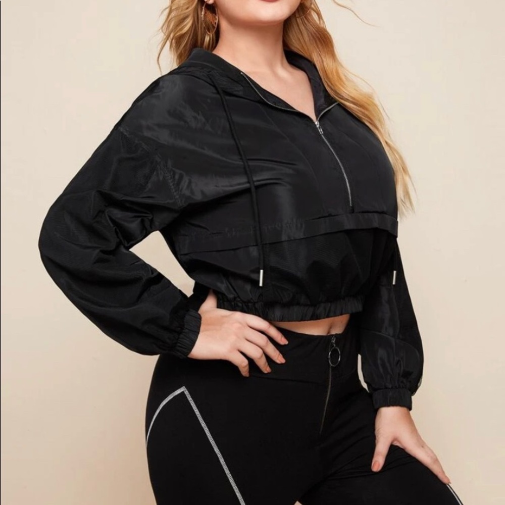 DROP SHOULDER WIND BREAKER. NWOT